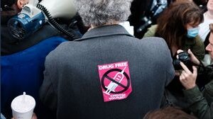 No vax: chi sono, cosa vogliono e come nascono