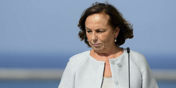 Migranti, Lamorgese vuole ampliare i permessi umanitari: come cambia il dl Sicurezza