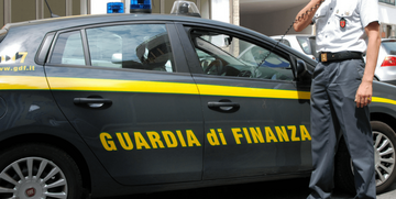 Reddito di cittadinanza ma con ville e ferrari: scoperti 237 “furbetti”
