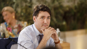 Trudeau assolto per il blocco dei conti dei camionisti, ma il giudice è un suo parente