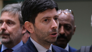 Che fine ha fatto il libro del ministro Speranza? Ecco cosa c'era scritto