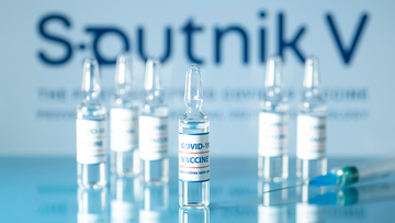 Vaccino Sputnik, accordo per produrre in Italia: 10 milioni di dosi in arrivo, ma serve l'ok dell'Ema