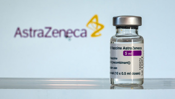 Vaccino AstraZeneca, il problema sono le forniture: UE pronta alla “guerra” con Londra