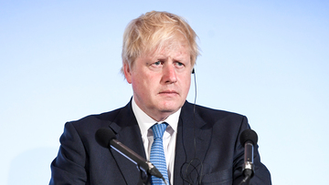 Boris Johnson si sottopone al vaccino AstraZeneca