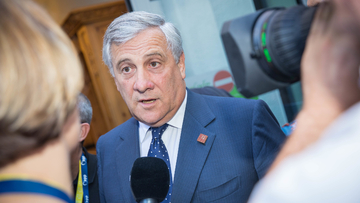 Cosa ha detto Tajani e perché ha fatto infuriare le donne