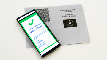 Green pass per supermercati e centri commerciali: la proposta. Italia verso la decisione