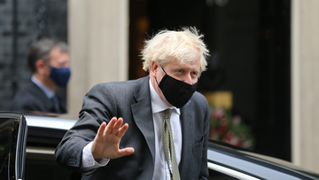 Regno Unito, terza dose a 32 milioni di persone: la decisione di Johnson