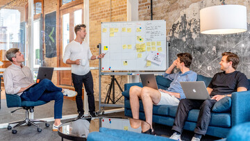 Esperto di salvataggio aziende in crisi, come diventarlo: requisiti, formazione e stipendio