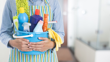 Infortunio lavoro domestico, chi paga: regole per collaboratori e famiglie