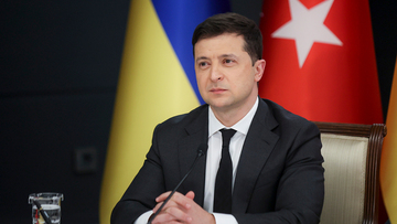Ucraina, Zelensky all'81% per i sondaggi: Kiev ha il suo nuovo “zar”