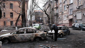 Guerra in Ucraina, fossa comune con mille corpi a Mariupol. Zelensky: “Russia invaderà altri Paesi”