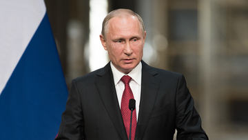 Putin malato? Caos al Cremlino: «È sempre circondato da medici, curato anche durante le riunioni»