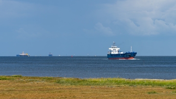 Usa e Iran giocano ai pirati con il petrolio e la Grecia fa da sfondo. Incidente in vista