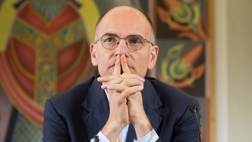 Enrico Letta in versione Jim Carrey ci dice il (vero) perché Draghi non può lasciarci