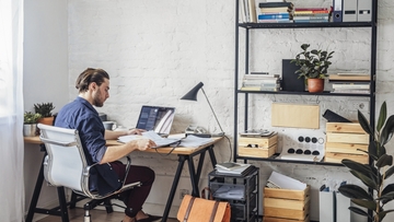 Smart working: i 10 oggetti per creare la postazione di lavoro risparmiando