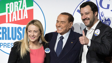 Berlusconi pronto a mollare Meloni? Orban può essere la scusa per l'inciucio col Pd