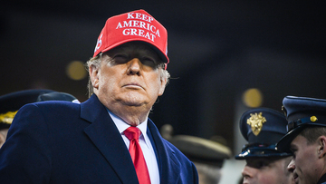 “Siamo a un passo da una terza guerra mondiale”. L'attacco di Trump a Biden
