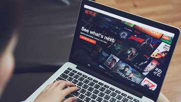 Netflix ha perso contro il cinema. Il gigante dello streaming costretto a introdurre annunci