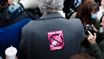 Covid, il governo Meloni vuole sospendere le multe ai no vax, cosa cambia per chi non si è vaccinato