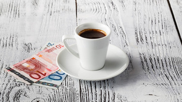 Meno tasse sulle mance, la novità della legge di Bilancio per camerieri e non solo: cosa cambia nel 2023