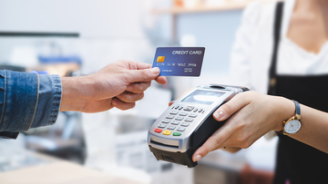 Pos, stop a commissioni sui pagamenti elettronici e crediti d'imposta: cosa cambierà davvero?