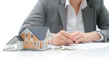 Acquisto casa con abusi edilizi, cosa rischiano notaio e acquirente?