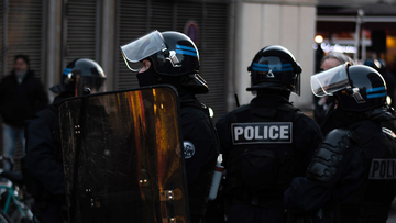 Manifestazioni, quando la polizia può usare la forza?