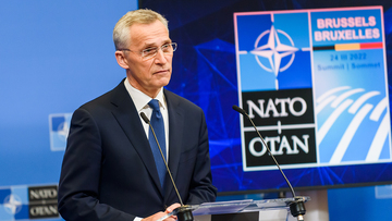 Corsa al riarmo e boom del debito, è allarme per i Paesi Nato (compresa l'Italia)
