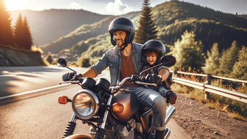Età minima per viaggiare con bambini in moto: norme e raccomandazioni