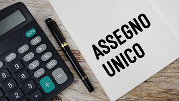 Assegno unico 2025, a gennaio arriva in ritardo. Ecco perché