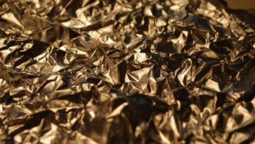 Sapevi che la carta stagnola ha due lati? Ecco cosa cambia