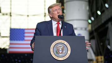 Trump avrebbe dato all'Ucraina tre settimane per «arrendersi». Minaccia di ritirarsi dall'Europa