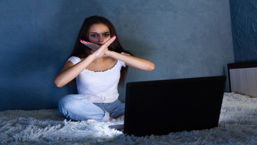 Molte persone coprono la webcam del computer, ma non ricordano questa cosa importante