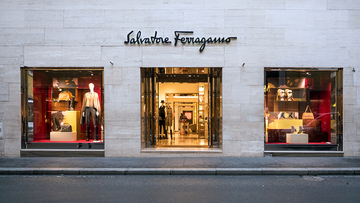 Ferragamo, azioni affondano post conti: -18% a Piazza affari. Lusso KO