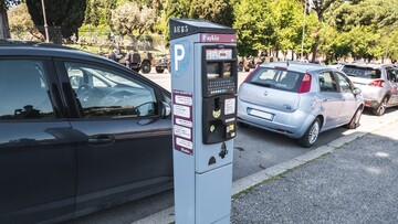 Per quanti giorni un'auto può rimanere parcheggiata nello stesso posto?