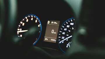 Questo paese europeo ha aumentato il limite di velocità a 150 km/h (ma non per tutti)