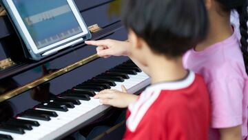 Perché insegnare musica ai figli può renderli adulti di successo, secondo uno psicologo