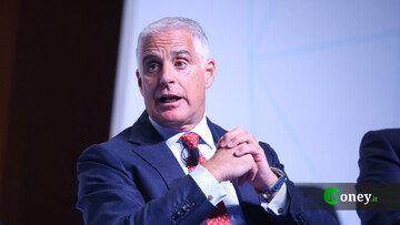 UniCredit, nuovo sfogo di Orcel contro la politica: “A bagno da 9 mesi”. E quella frase sulle quote rosa