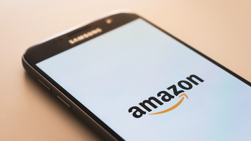 Tonfo azioni Amazon post utili, quella frase sui dazi di Trump che agita Wall Street