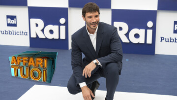 Non condividere il video privato di Stefano De Martino. Ecco cosa rischi