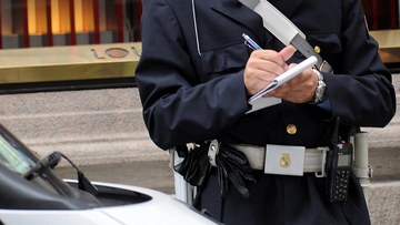 Preparatevi a multe salate. L'Europa inasprisce le regole per i turisti 