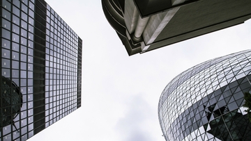 Bond UK, il massacro va avanti. Rendimenti a 30 anni schizzano al nuovo record in 27 anni con ansia debito