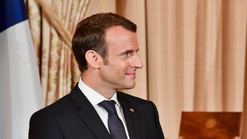 In Francia vogliono vietare la bandiera italiana (e tante altre)