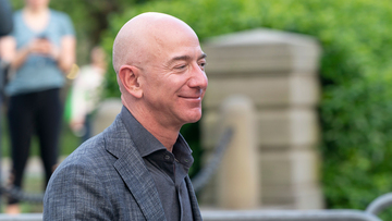 La profezia di Jeff Bezos: l'AI è in bolla speculativa, ma è un bene per tutti