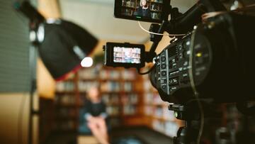 Informare o intrattenere? Il dilemma che sta cambiando il giornalismo