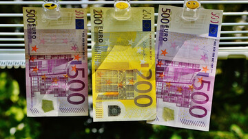 Quanto rendono €20.000 tutti sul buono fruttifero postale al 3% o per metà anche in BTP?