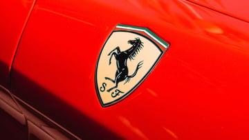 Piazza Affari, azioni Ferrari in rally (+10%), corre anche Stellantis. Ma al Ftse Mib non basta. E la maglia nera va a MPS