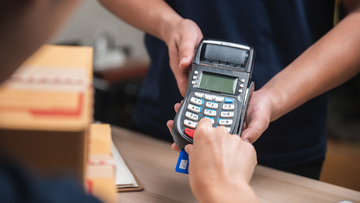 Collegamento tra cassa e POS, oggi scatta l'obbligo