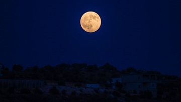 Il Giappone ha un piano segreto per la Luna. Così invierà energia infinita sulla Terra