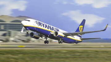 Stop all'alcol agli aeroporti o rischi una multa. La proposta di Ryanair